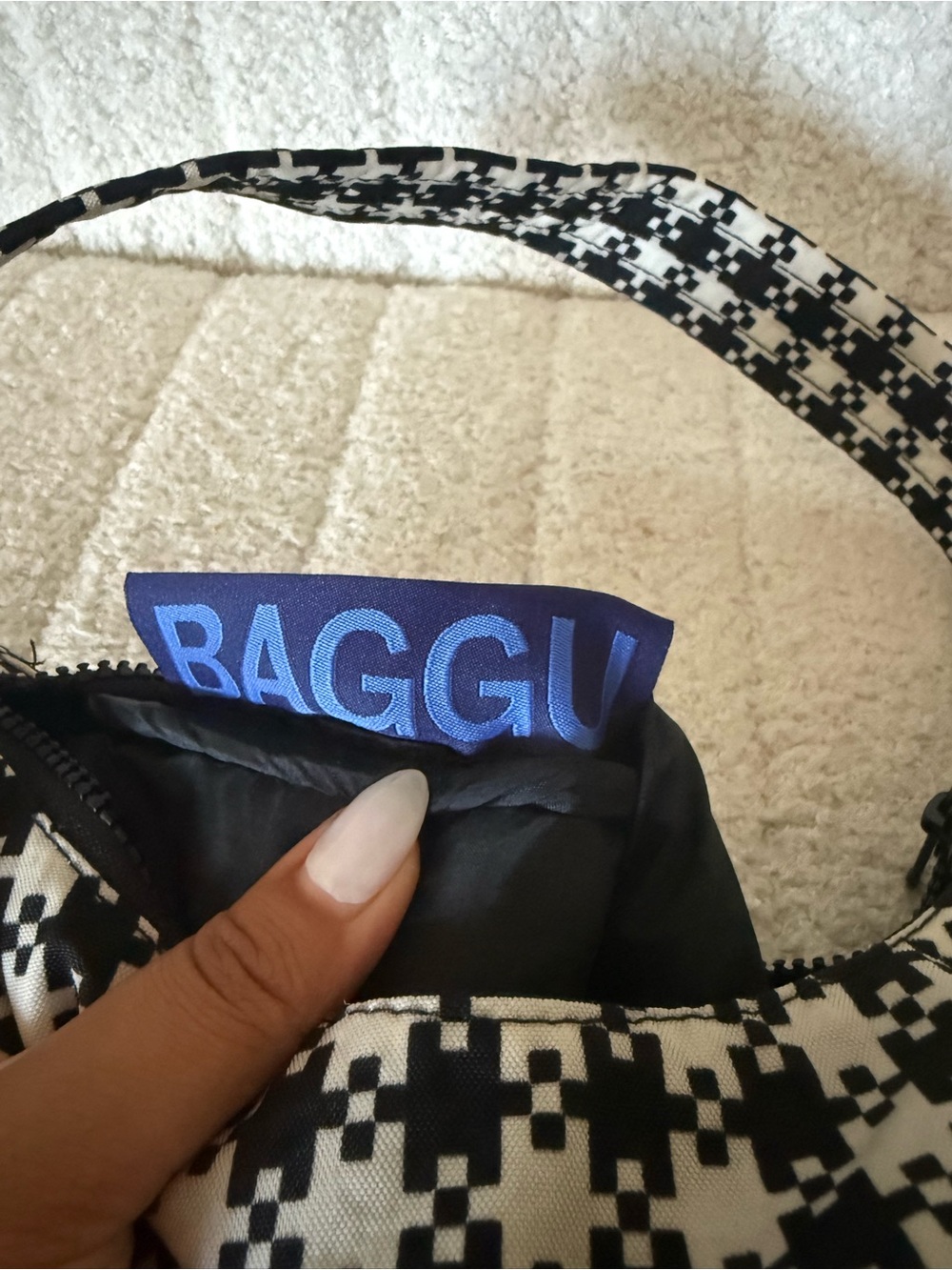 BAGGU Black and White Check Mini Shoulder Bag - Picture 4 of 4